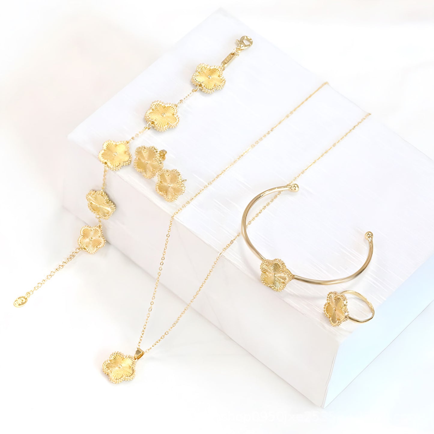 Gold Flower Clover Five Piece Set